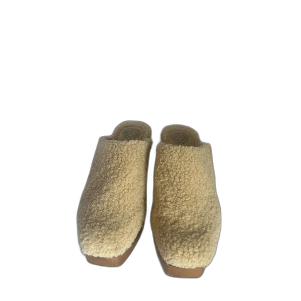 Vince Camuto Sherpa clogs size 7